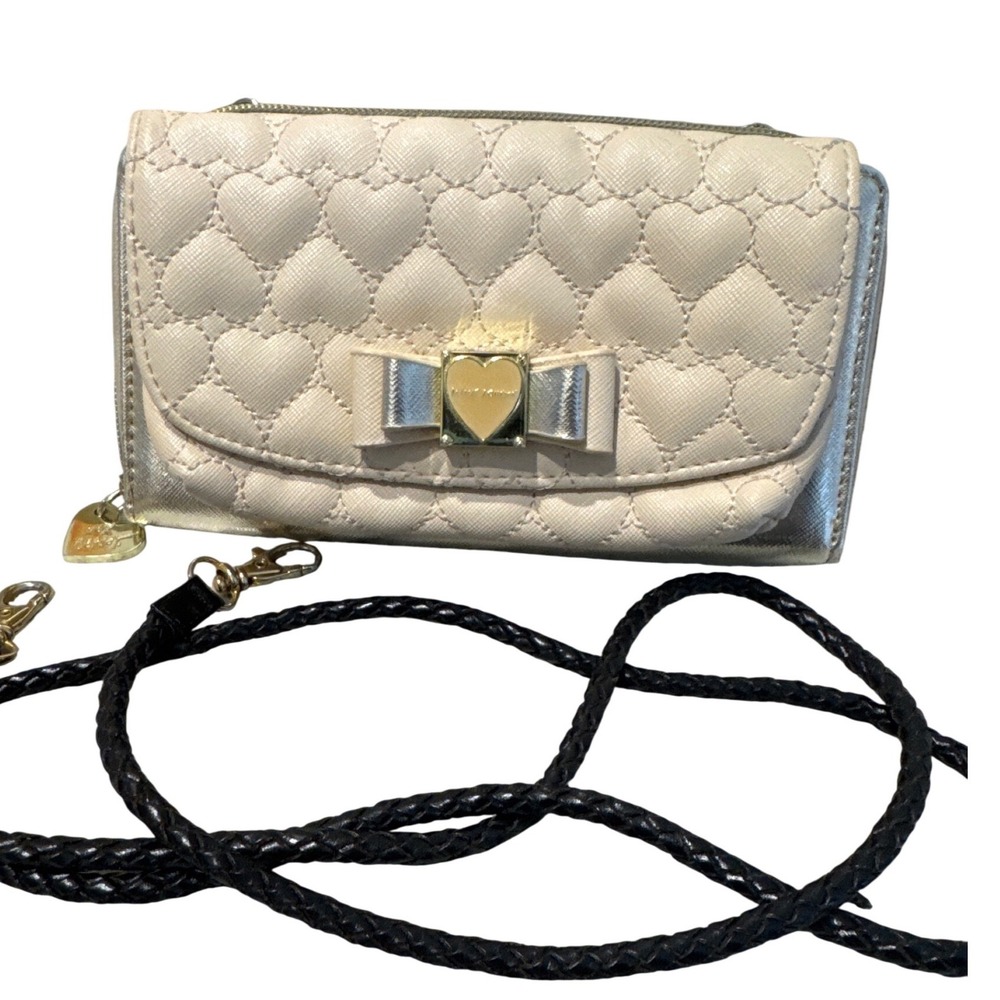 Betsey Johnson Wallet On A String faux leather heart-quilted gold‎ silver bow